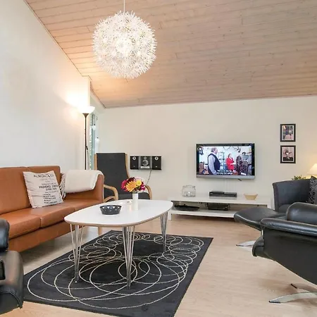 Hébergement de vacances Three-bedroom Holiday In *
