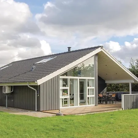 Three-bedroom Holiday In