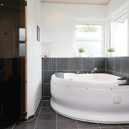 Three-bedroom Holiday In