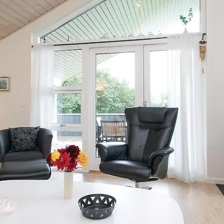 Three-bedroom Holiday In Casa vacanze