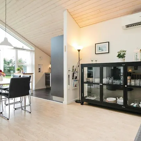 Three-bedroom Holiday In * Brovst